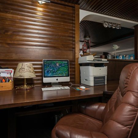 The Sky Loft Apartment Киев Екстериор снимка