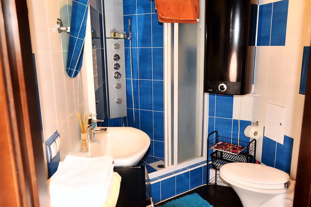 The Sky Loft Apartment Киев Екстериор снимка