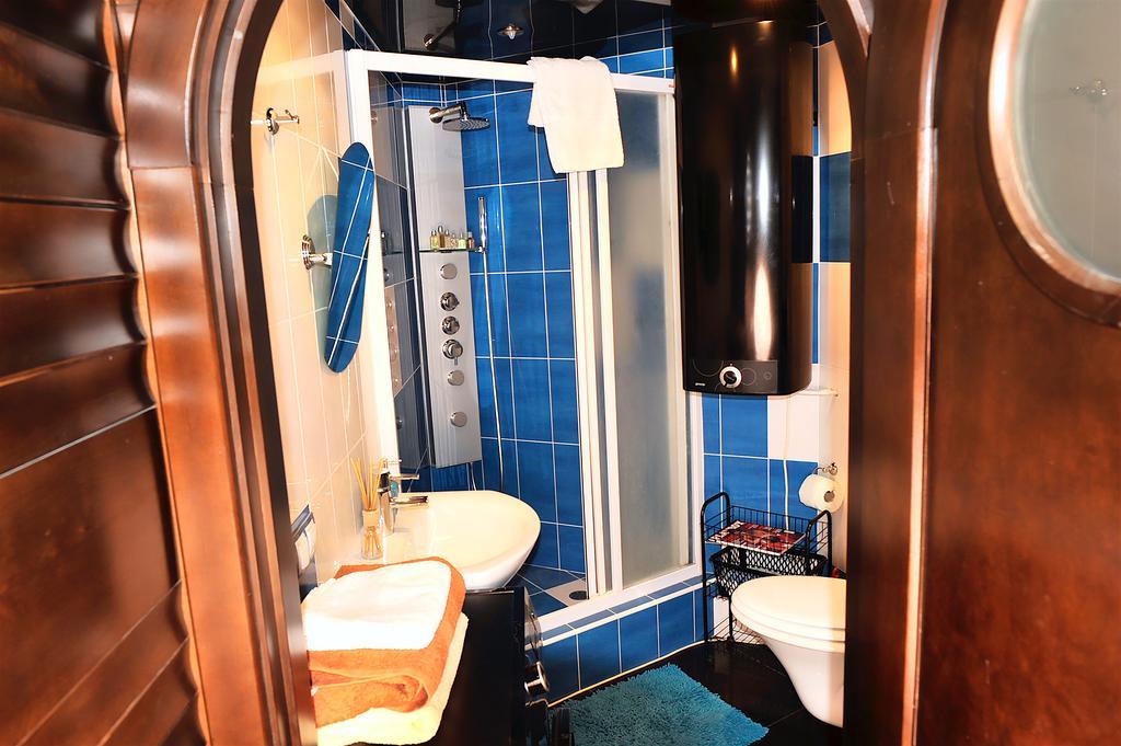 The Sky Loft Apartment Киев Екстериор снимка