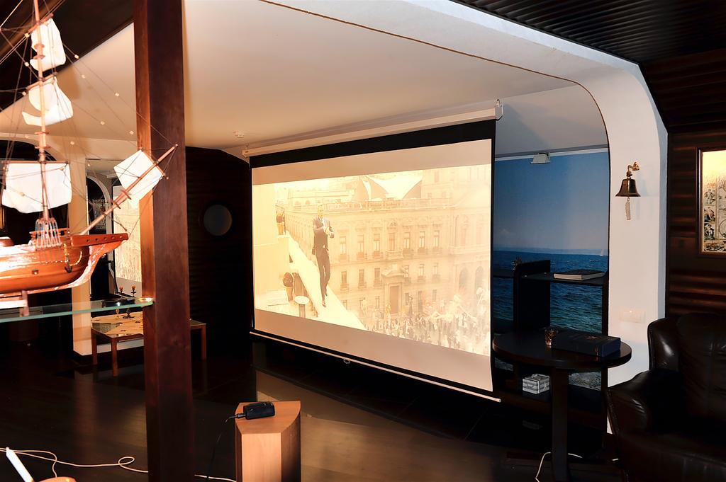 The Sky Loft Apartment Киев Екстериор снимка