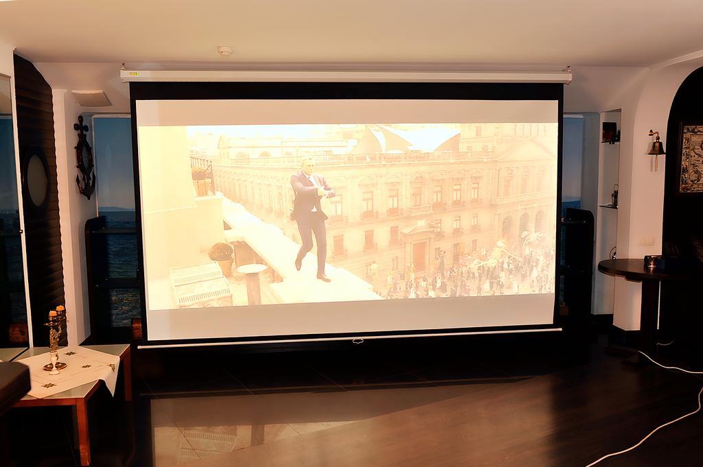 The Sky Loft Apartment Киев Екстериор снимка