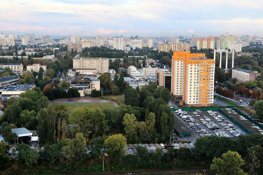 The Sky Loft Apartment Киев Екстериор снимка